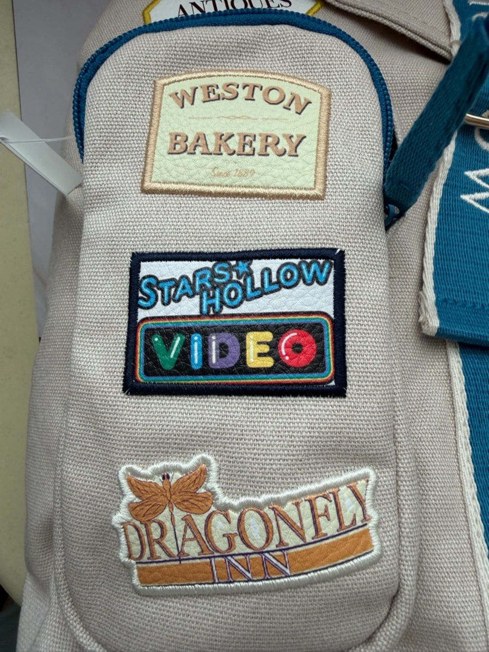 Gilmore Girls Stars Hollow Backpack with Patches and Printed Lining - Picture 4 of 10